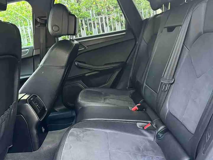 Porsche Macan 2018 Macan 2.0 T — фото 10