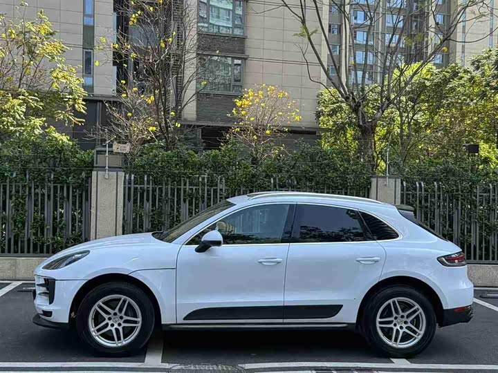 Porsche Macan 2018 Macan 2.0 T — фото 2