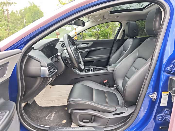 Jaguar XEL 2018 2.0 T 200 PS — фото 4