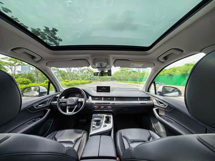 Audi Q7 40 TFSI S line спорт — фото 17
