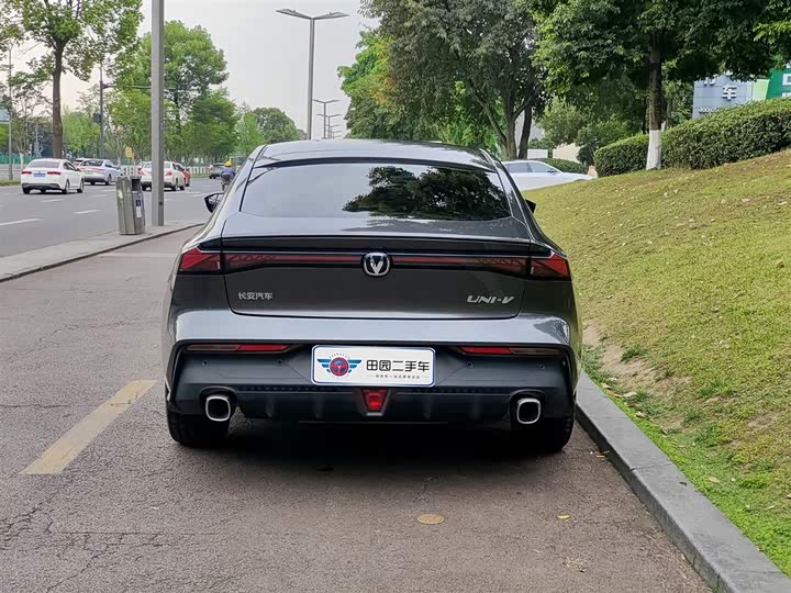 Changan UNI-V 2023 1.5 T Premium — фото 5