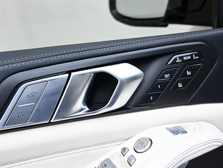 BMW X7 2022 x Drive 40i M — фото 24