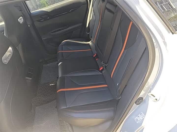 Changan UNI-V 2024 1.5 T Premium — фото 17