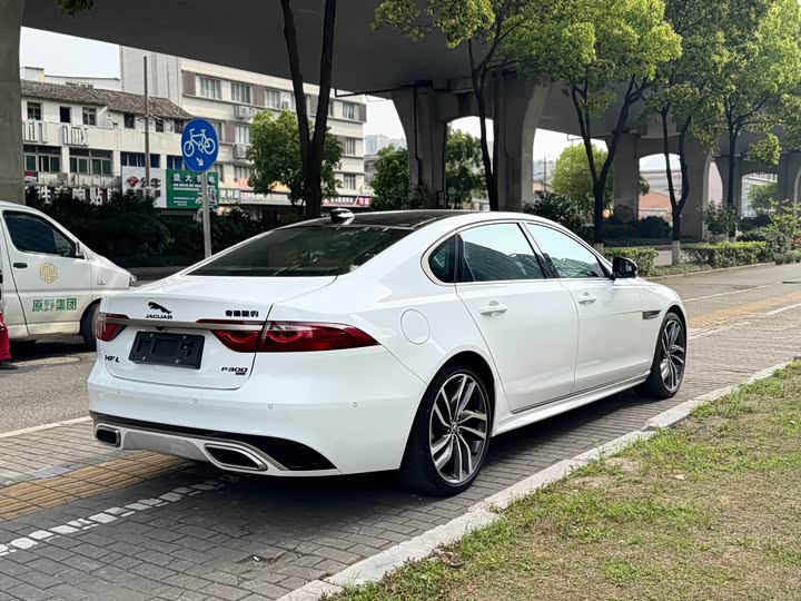 Jaguar XFL 2024 2.0 T P 300 4 WD — фото 20