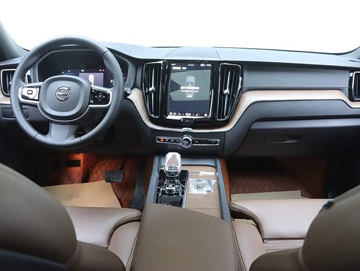 Volvo XC60 2024 B 5 4 WD — фото 25
