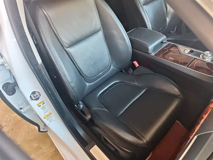 Jaguar XF 2015 XF 2.0 T — фото 25