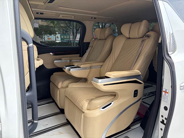 Toyota Alphard — фото 11