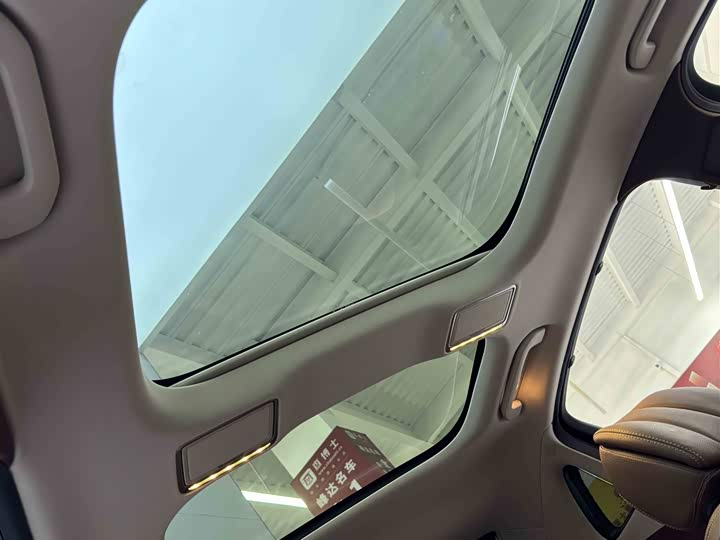 Mercedes-Benz E-Class 2023 E 300 L Luxury — фото 11