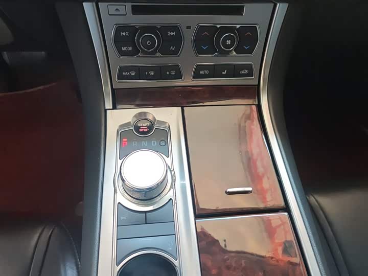 Jaguar XF 2015 XF 2.0 T — фото 14