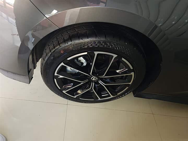 Changan UNI-V 2024 i DD 136km — фото 25