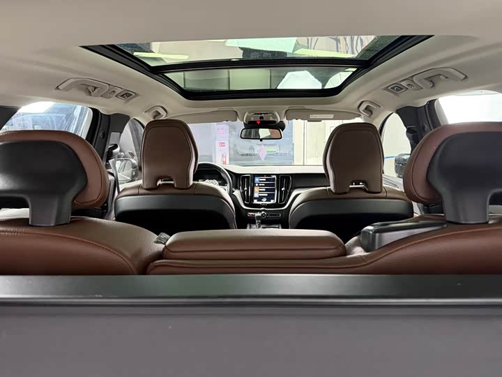Volvo XC60 2019 T 5 4 WD VI — фото 11