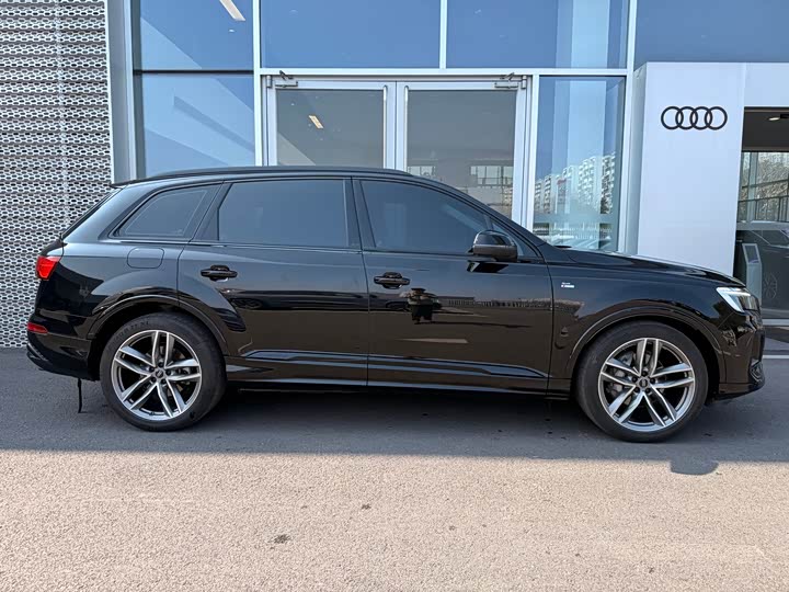 Audi Q7 2025 45 TFSI quattro S line — фото 3