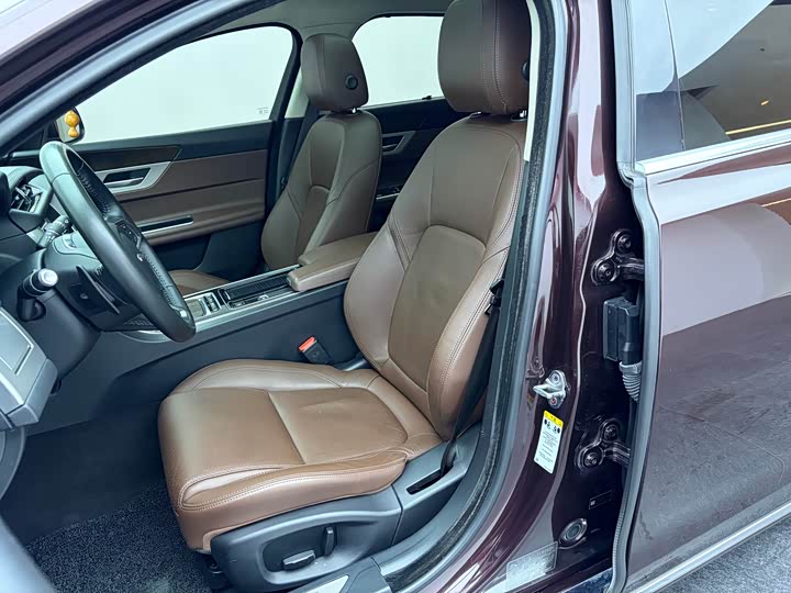 Jaguar XFL 2018 XFL 2.0 T 250 PS — фото 8