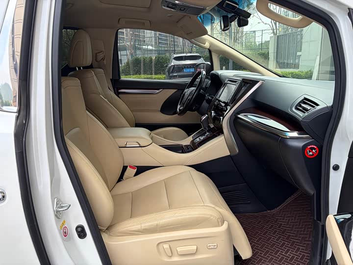 Toyota Alphard — фото 7