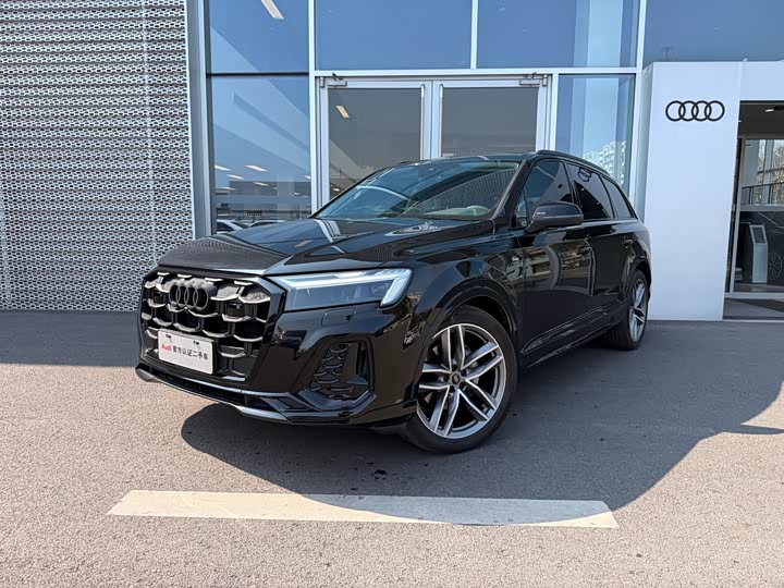 Audi Q7 2025 45 TFSI quattro S line — фото 1