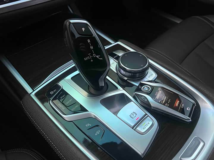 BMW 7 Series 730Li продвинутая — фото 16