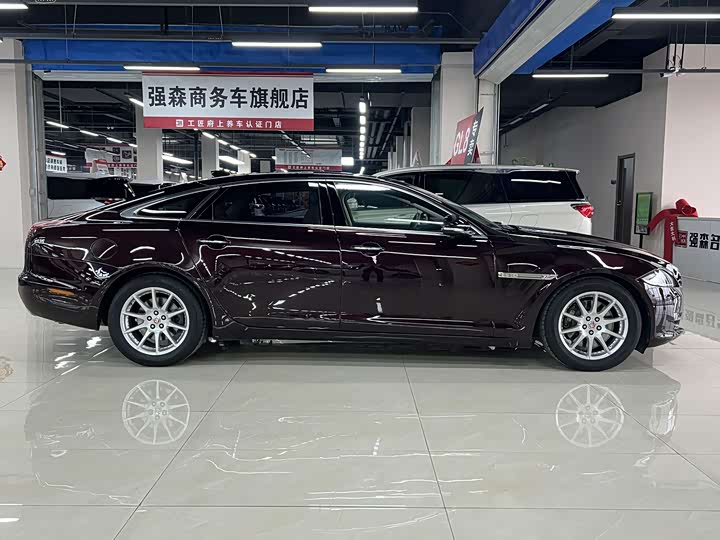 Jaguar XJ 2016 XJL 2.0 T 2 WD — фото 3