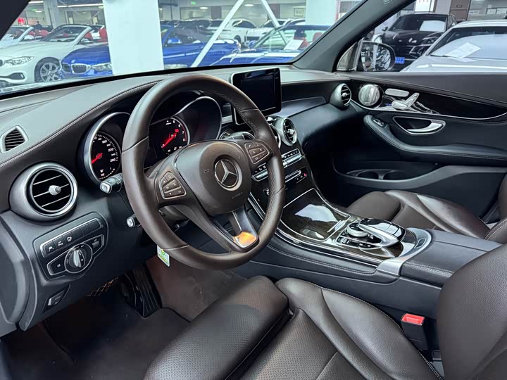 Mercedes-Benz GLC 2018 GLC 260 4 MATIC Luxury — фото 5