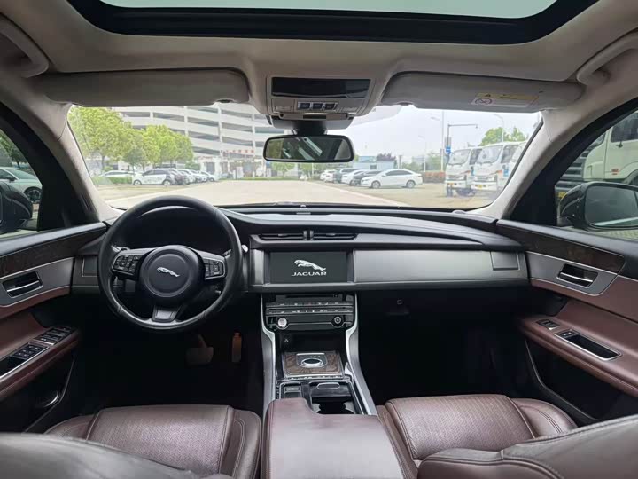 Jaguar XFL 2017 XFL 2.0 T 240 PS — фото 19