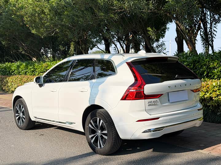 Volvo XC60 2023 B 5 4 WD — фото 10