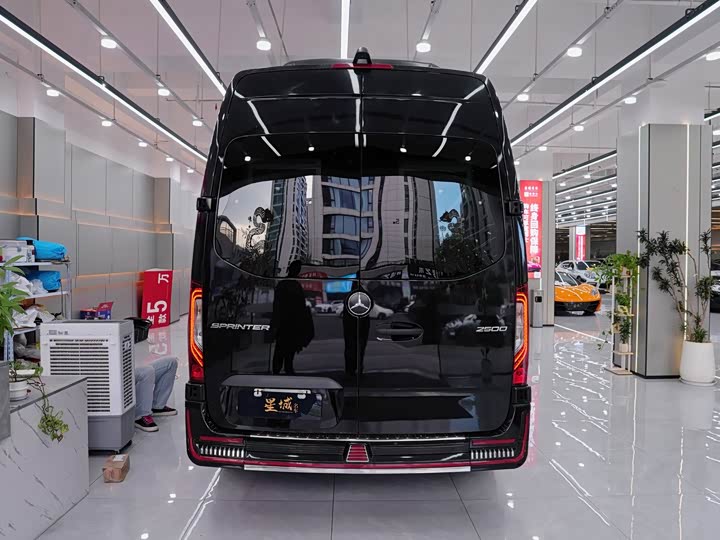 Mercedes-Benz Sprinter 2024 2.0 L AT — фото 6