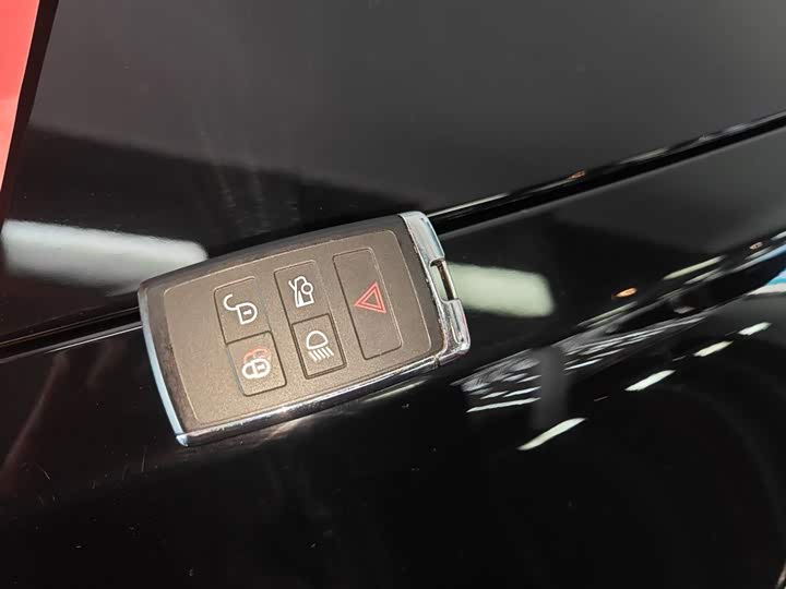 Jaguar XEL 2024 2.0 T 250 PS R-DYNAMIC S — фото 11