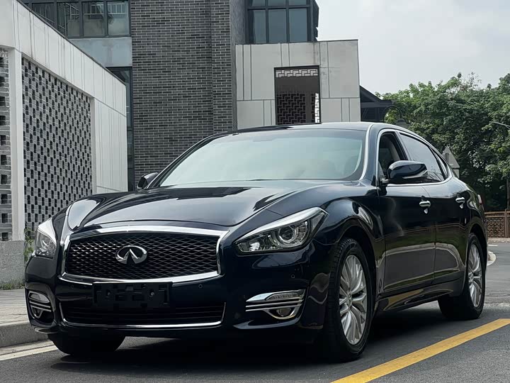 Infiniti Q70 2015 Q 70 L 2.5 L — фото 1