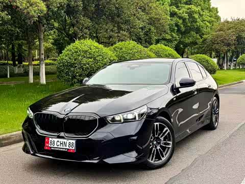 BMW 5-Series 2025 530 Li Leading M — фото 12
