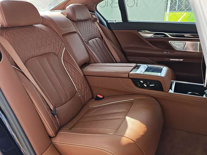 BMW 7-Series 2017 750 Li x Drive — фото 15