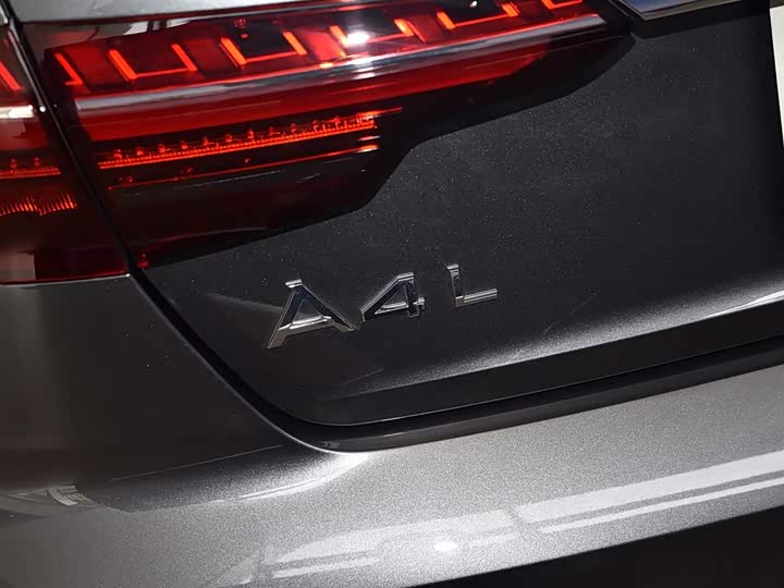 Audi A4L 40 TFSI стиль-динамик — фото 18