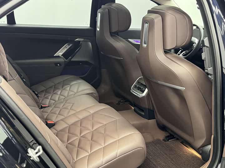BMW i7 2023 e Drive 50 L M — фото 18