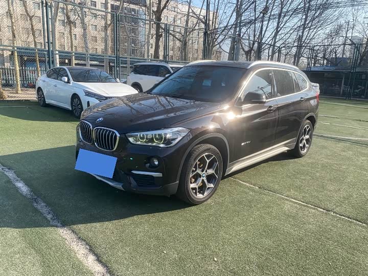 BMW X1 2018 s Drive 18 Li — фото 1
