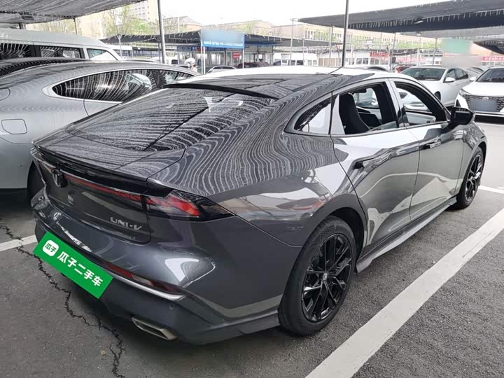 Changan UNI-V 2024 1.5 T Premium — фото 7