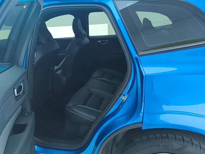 Volvo XC60 2021 T 5 4 WD — фото 11