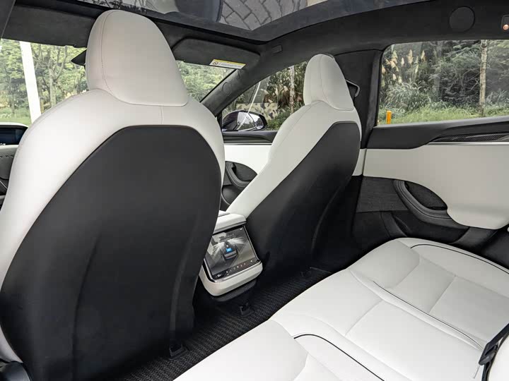 Tesla Model — фото 13