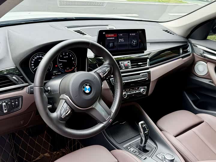BMW X1 2021 s Drive 25 Li Leading — фото 9