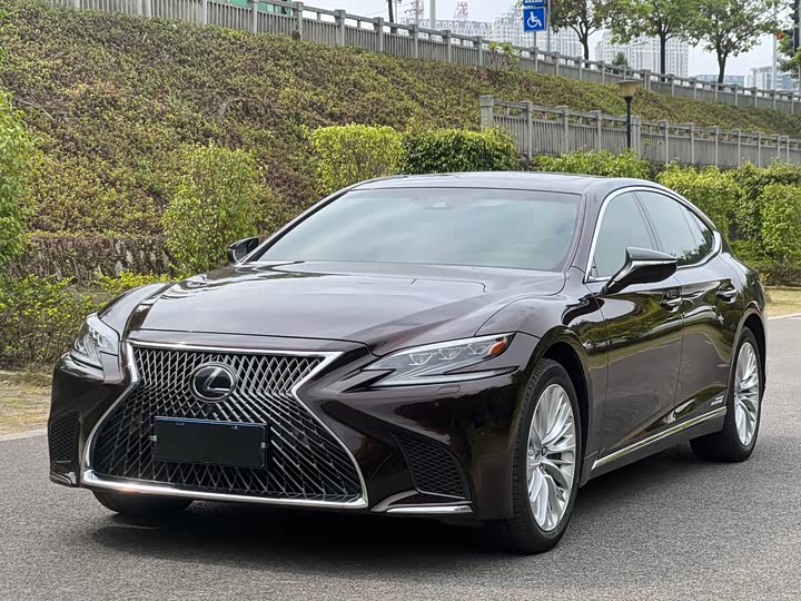 Lexus LS 2018 500h V — фото 1