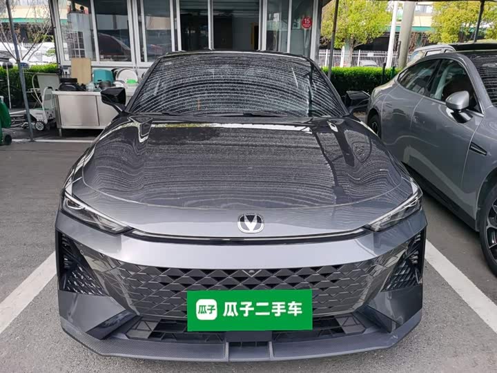 Changan UNI-V 2024 1.5 T Premium — фото 3