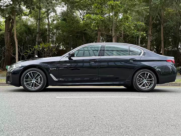 BMW 5-Series 2022 535 Le M — фото 4