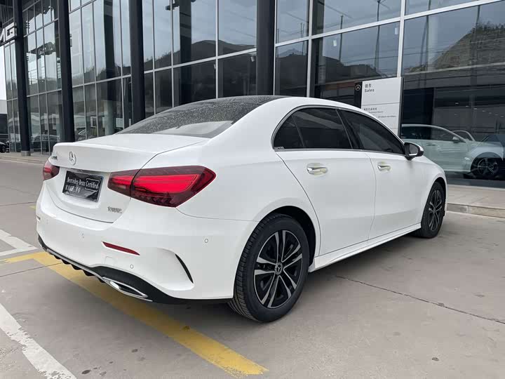 Mercedes-Benz A-Class 2024 A 200 L — фото 9