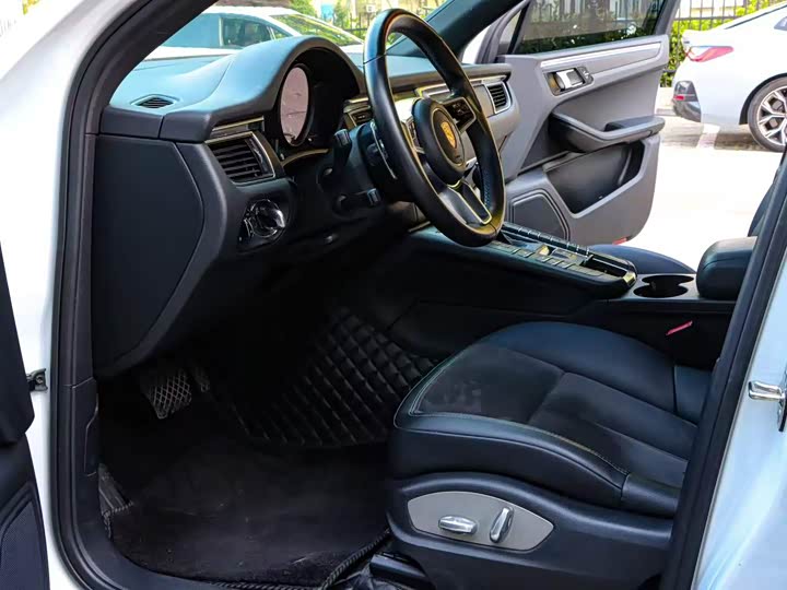 Porsche Macan 2017 Macan 2.0 T — фото 4