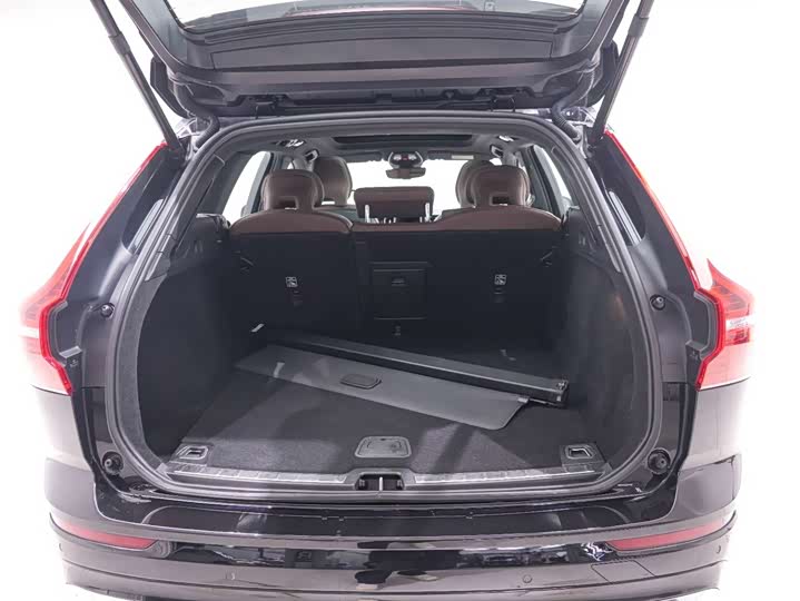 Volvo XC60 2022 B 5 4 WD — фото 20