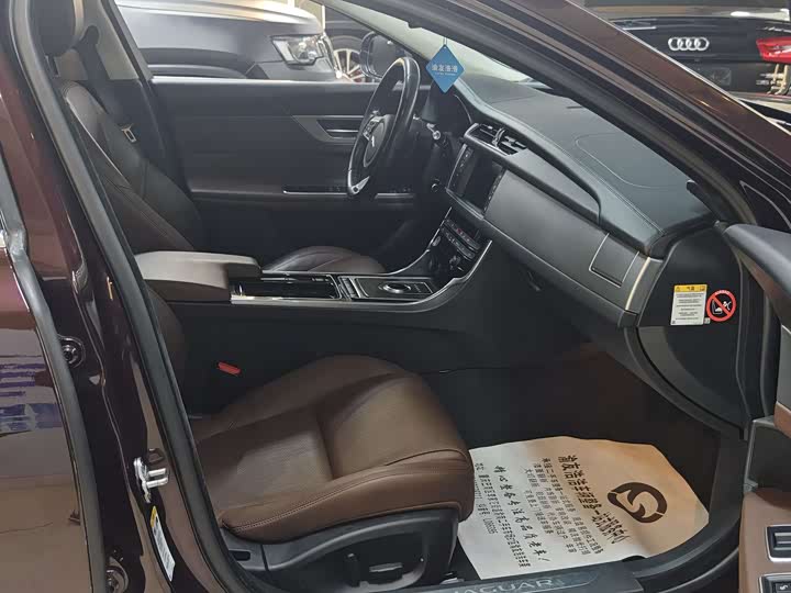 Jaguar XFL 2017 XFL 2.0 T 240 PS — фото 15
