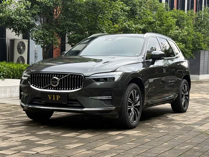 Volvo XC 60 2022 B 5 4 WD — фото 1