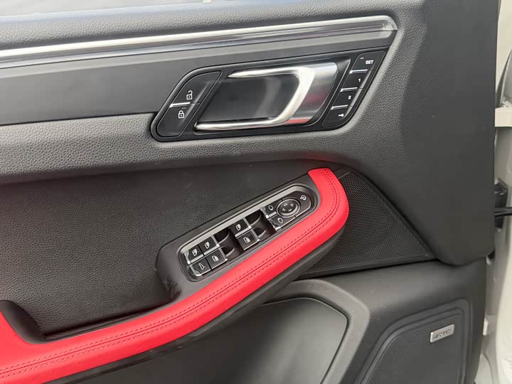 Porsche Macan 2022 Macan 2.0 T — фото 10