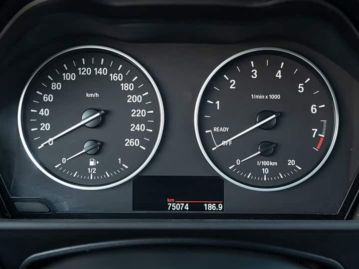 BMW 1-Series 2015 120i Leading — фото 19