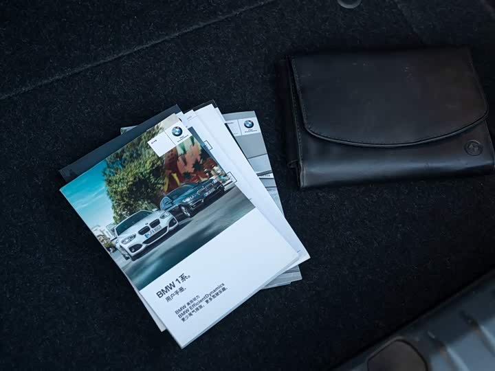 BMW 1-Series 2015 120i Leading — фото 60