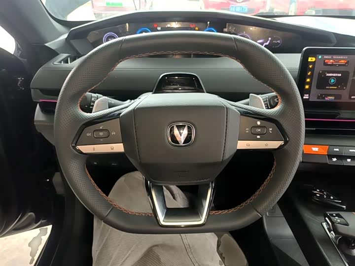 Changan UNI-V 2022 1.5 T — фото 11