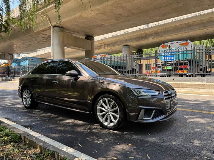Audi A4L 40 TFSI стиль V — фото 2