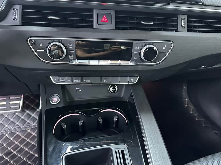 Audi A4L 40 TFSI люкс-динамик — фото 9